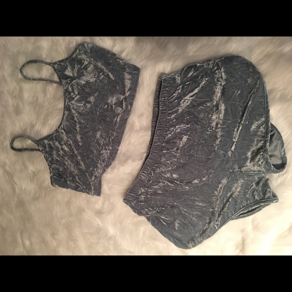 Two piece velvet set from Fashion Nova. Worn Once!
